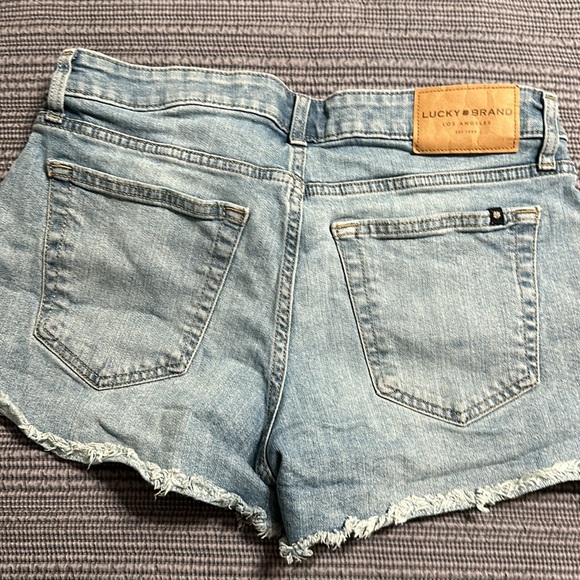 Lucky size 6 distressed jean shorts - Picture 2 of 3